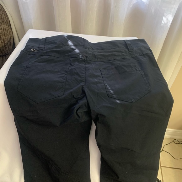 Columbia casual/sport pants. Super comfortable. Size 2, a size 6 and size 8 - Picture 3 of 3